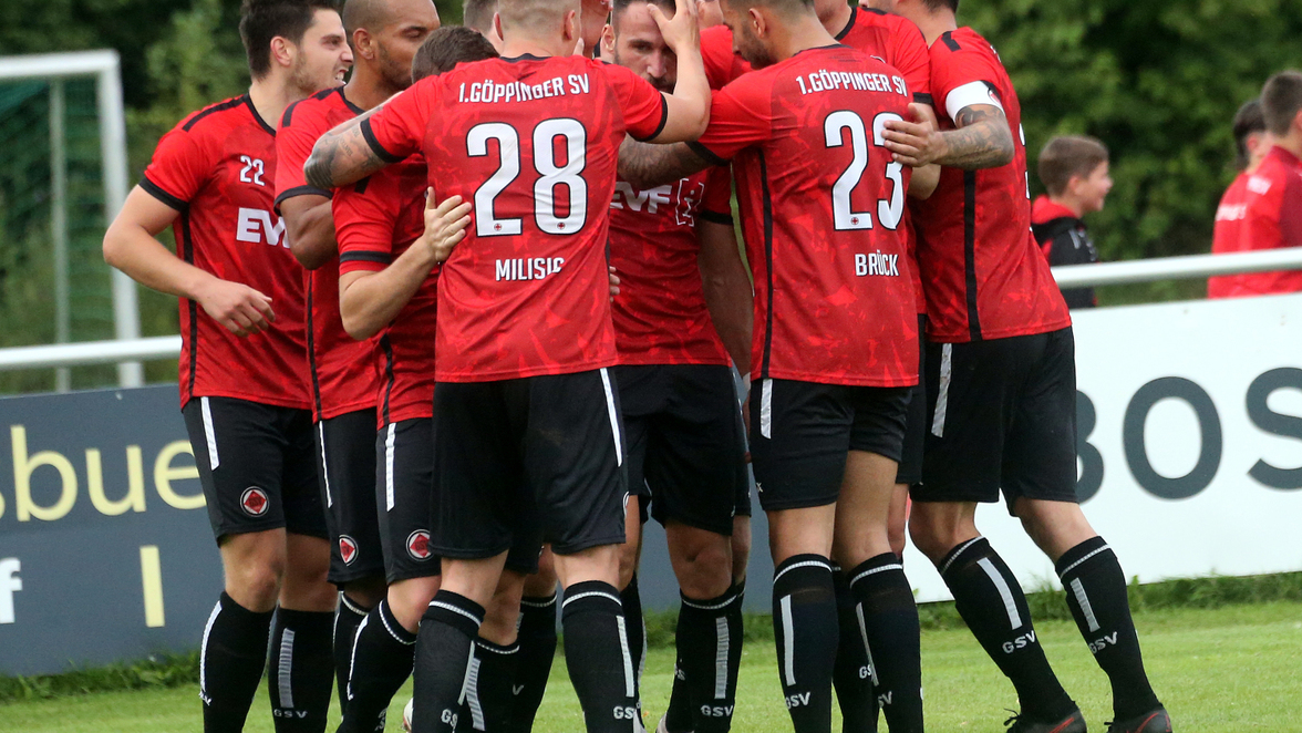 SV Goeppingen - FV Ravensburg 1. Jubel in Goeppingen - Mergim Neziri hat das 1 - 0 erzielt